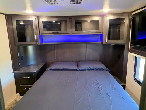 Bedroom with queen-sized bed and bedside lamps